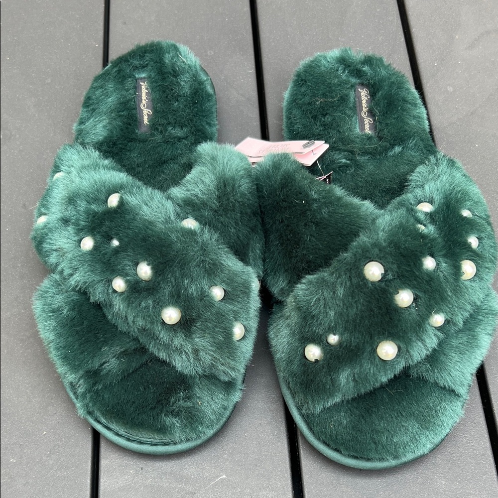 Victoria's Secret Green Faux Fur Slippers with Pearl Accents‎